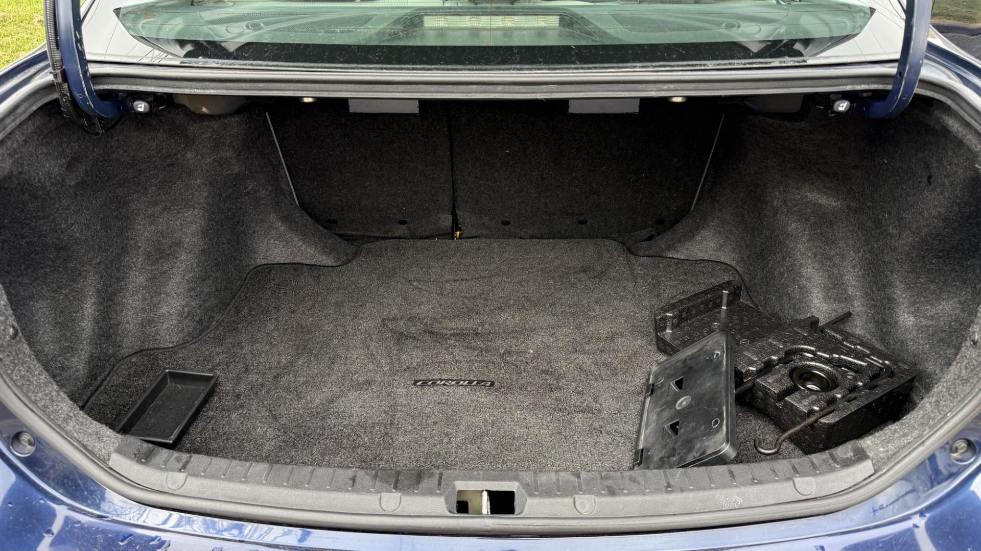 2013 BLUE /GRAY Toyota Corolla LE (2T1BU4EE6DC) with an 1.8L L4 DOHC 16V engine, 5-Speed Manual transmission, located at 2710A Westlane Rd., Indianapolis, IN, 46268, (317) 291-2000, 39.885670, -86.208160 - Photo#5