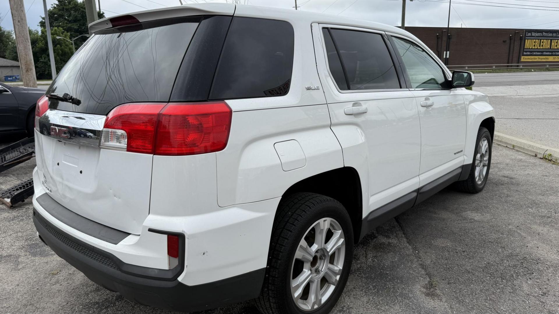 2017 WHITE /BLACK GMC Terrain SLE1 FWD (2GKALMEK1H6) with an 2.4L L4 DOHC 16V engine, 6A transmission, located at 2710A Westlane Rd., Indianapolis, IN, 46268, (317) 291-2000, 39.885670, -86.208160 - Photo#3