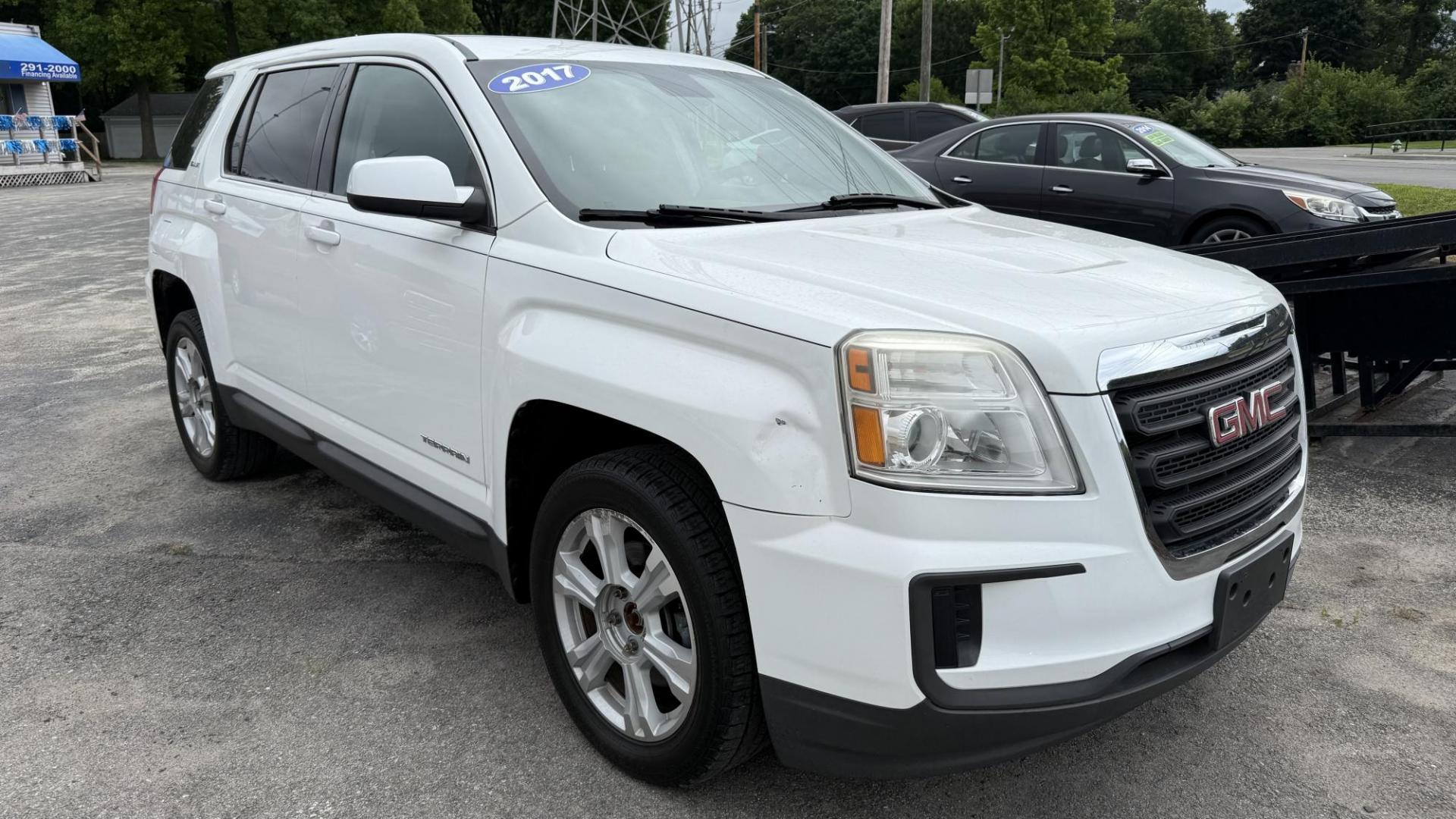 2017 WHITE /BLACK GMC Terrain SLE1 FWD (2GKALMEK1H6) with an 2.4L L4 DOHC 16V engine, 6A transmission, located at 2710A Westlane Rd., Indianapolis, IN, 46268, (317) 291-2000, 39.885670, -86.208160 - Photo#0