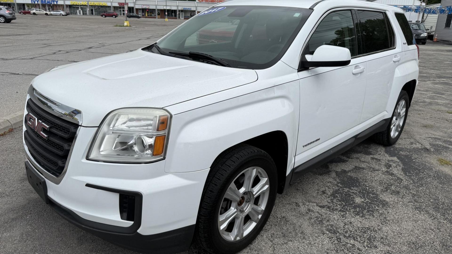 2017 WHITE /BLACK GMC Terrain SLE1 FWD (2GKALMEK1H6) with an 2.4L L4 DOHC 16V engine, 6A transmission, located at 2710A Westlane Rd., Indianapolis, IN, 46268, (317) 291-2000, 39.885670, -86.208160 - Photo#1