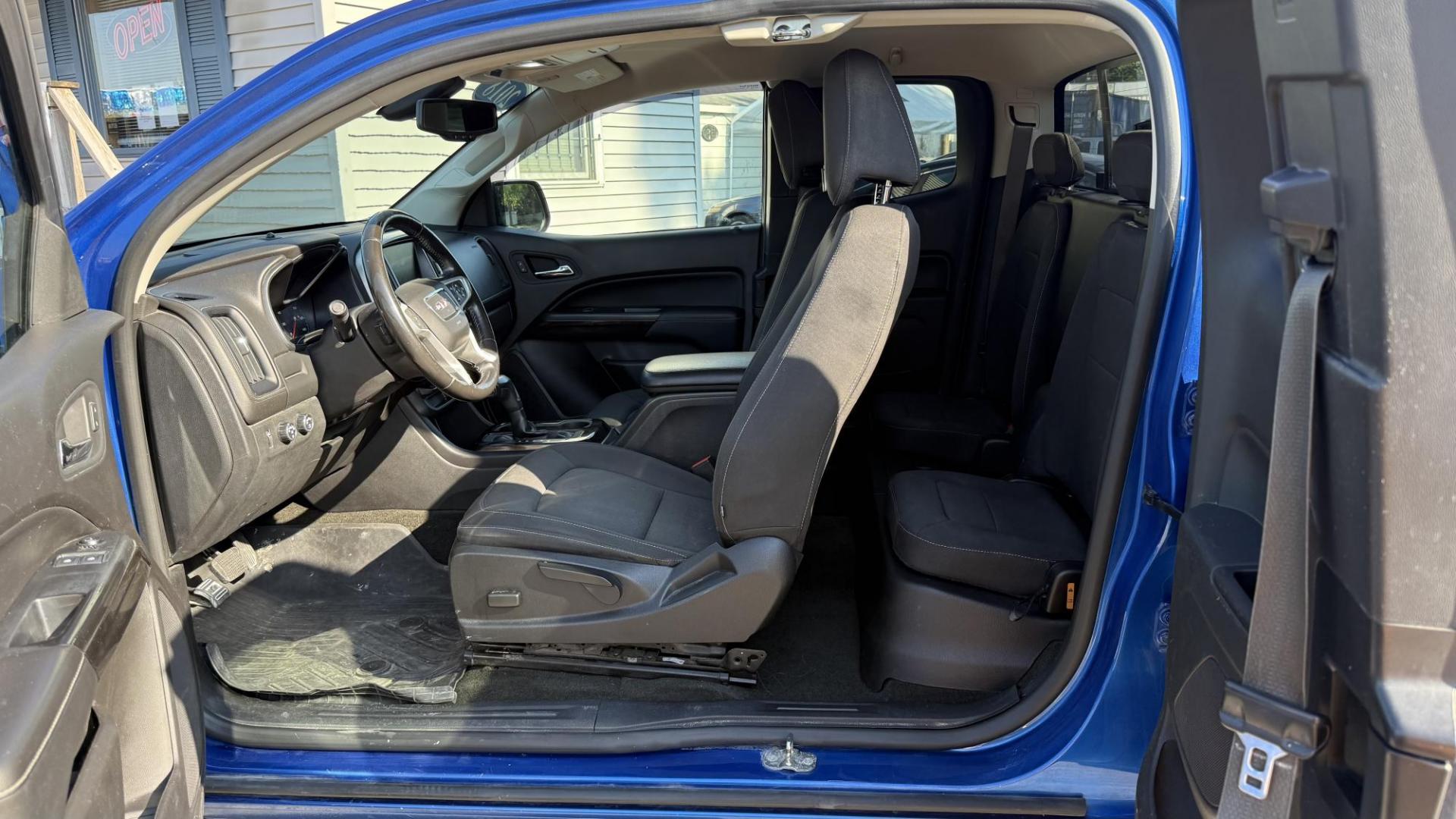 2018 BLUE /GRAY GMC Canyon SLE Ext. Cab 4WD (1GTH6CEN4J1) with an 3.6L V6 DOHC 24V engine, 6A transmission, located at 2710A Westlane Rd., Indianapolis, IN, 46268, (317) 291-2000, 39.885670, -86.208160 - Photo#4