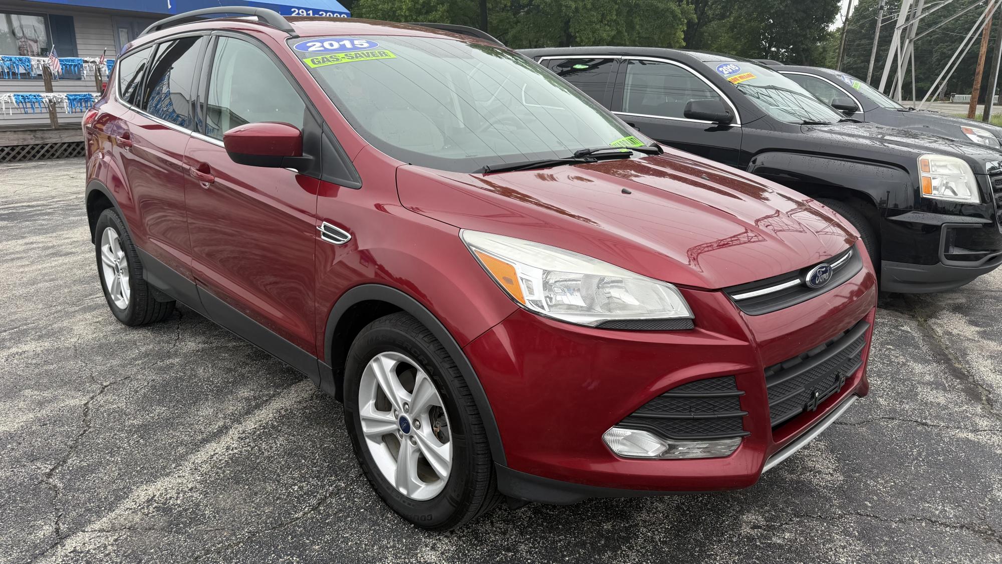 photo of 2015 Ford Escape SE 4WD / OUTSIDE FINANCE / WARRANTY, GAP, ROADSIDE ASSISTANCE AVAILABLE