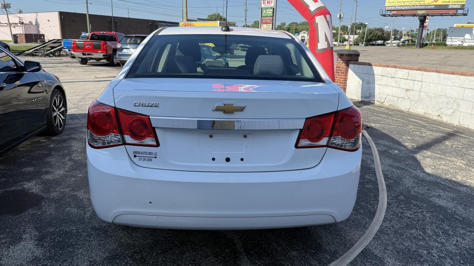 2016 WHITE /GRAY Chevrolet Cruze Limited LS Auto (1G1PC5SH6G7) with an 1.8L L4 DOHC 16V FFV engine, 6A transmission, located at 2710A Westlane Rd., Indianapolis, IN, 46268, (317) 291-2000, 39.885670, -86.208160 - Photo#5