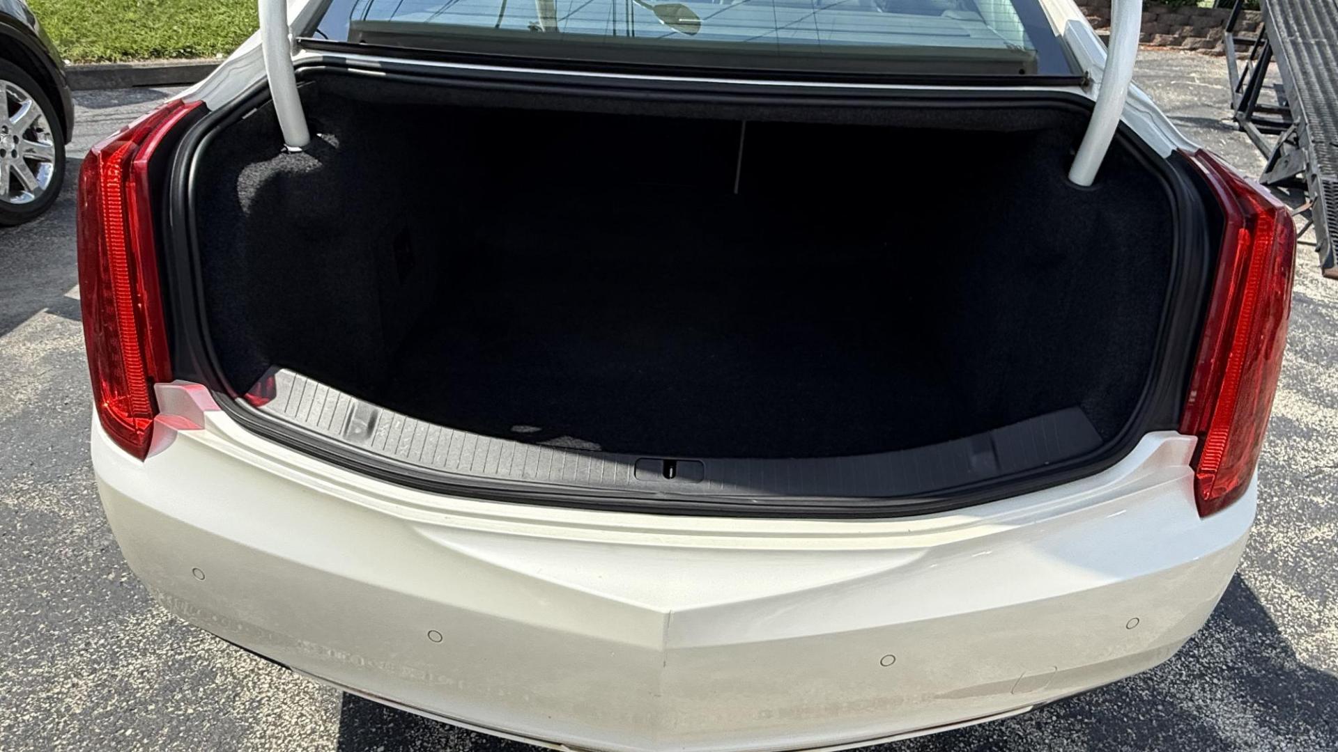 2013 CREAM /CREAM Cadillac XTS Premium (2G61S5S36D9) with an 3.6L V6 DOHC 24V engine, 6-Speed Automatic transmission, located at 2710A Westlane Rd., Indianapolis, IN, 46268, (317) 291-2000, 39.885670, -86.208160 - Photo#6