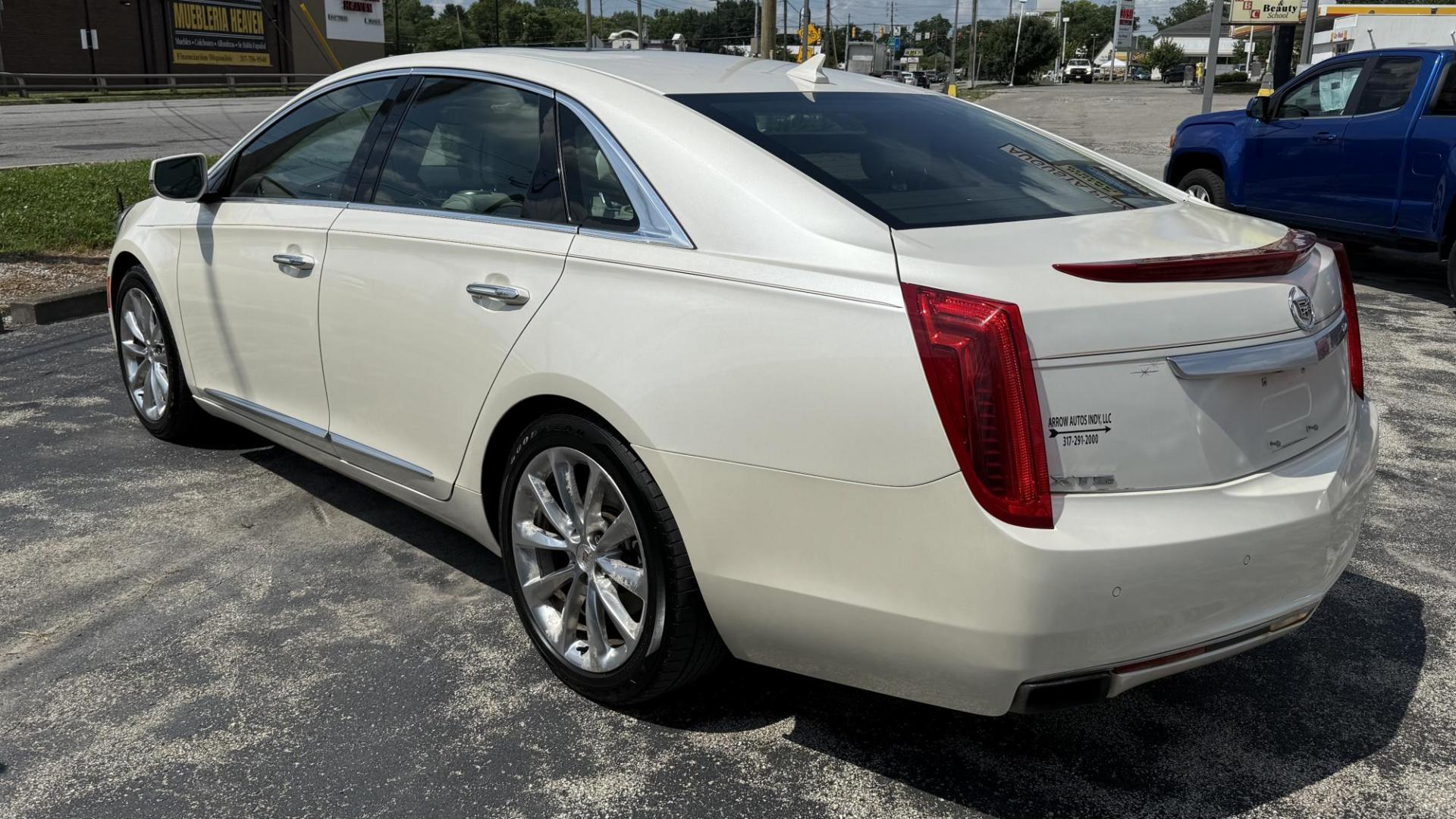 2013 CREAM /CREAM Cadillac XTS Premium (2G61S5S36D9) with an 3.6L V6 DOHC 24V engine, 6-Speed Automatic transmission, located at 2710A Westlane Rd., Indianapolis, IN, 46268, (317) 291-2000, 39.885670, -86.208160 - Photo#4
