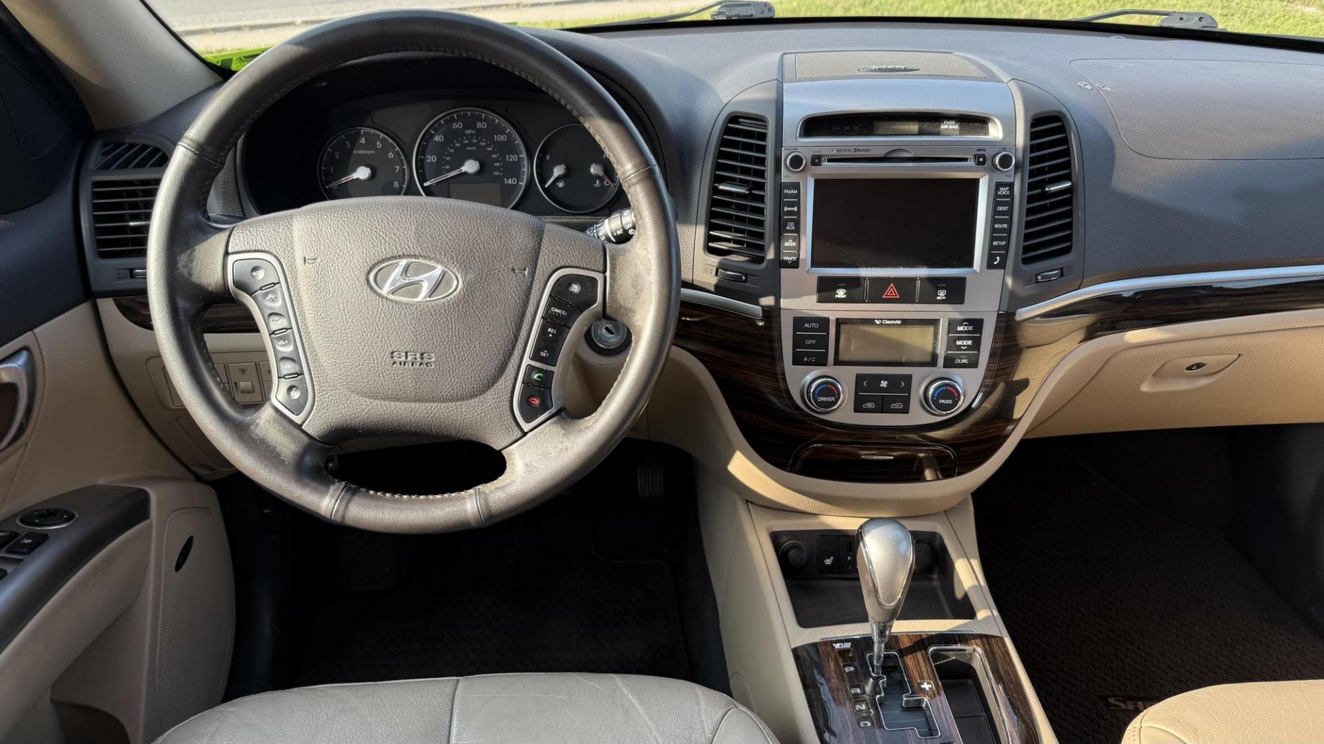 2012 WHITE /BEIGE Hyundai Santa Fe Limited 3.5 FWD (5XYZK4AG5CG) with an 3.5L V6 DOHC 24V engine, 6-Speed Automatic transmission, located at 2710A Westlane Rd., Indianapolis, IN, 46268, (317) 291-2000, 39.885670, -86.208160 - Photo#7