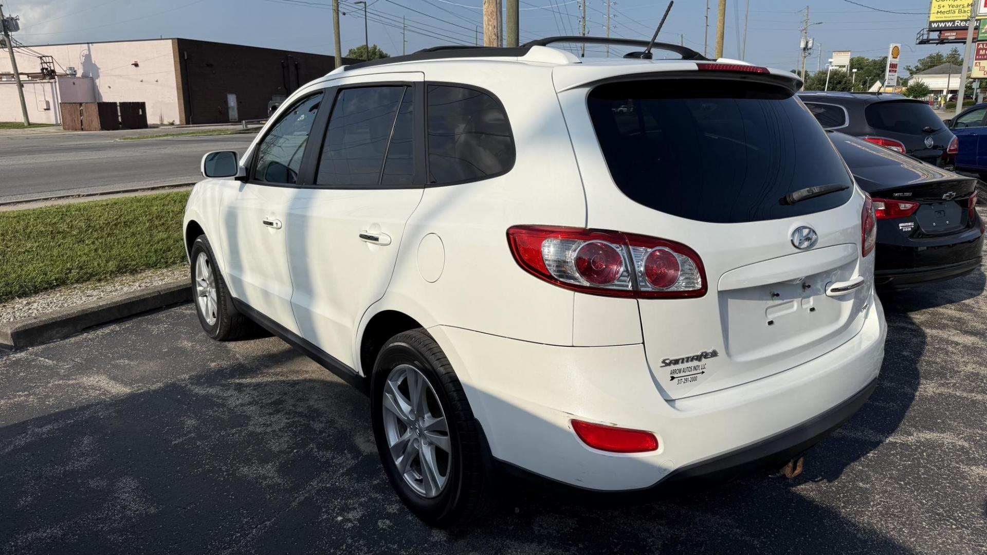 2012 WHITE /BEIGE Hyundai Santa Fe Limited 3.5 FWD (5XYZK4AG5CG) with an 3.5L V6 DOHC 24V engine, 6-Speed Automatic transmission, located at 2710A Westlane Rd., Indianapolis, IN, 46268, (317) 291-2000, 39.885670, -86.208160 - Photo#3