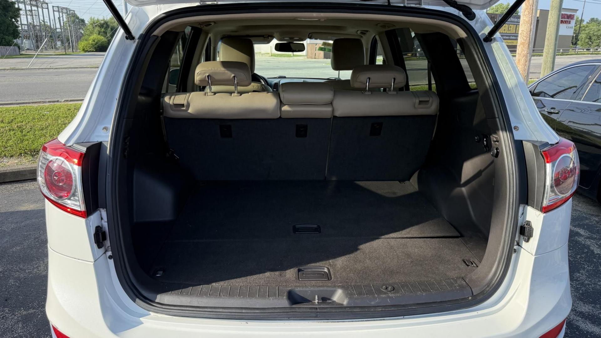 2012 WHITE /BEIGE Hyundai Santa Fe Limited 3.5 FWD (5XYZK4AG5CG) with an 3.5L V6 DOHC 24V engine, 6-Speed Automatic transmission, located at 2710A Westlane Rd., Indianapolis, IN, 46268, (317) 291-2000, 39.885670, -86.208160 - Photo#6