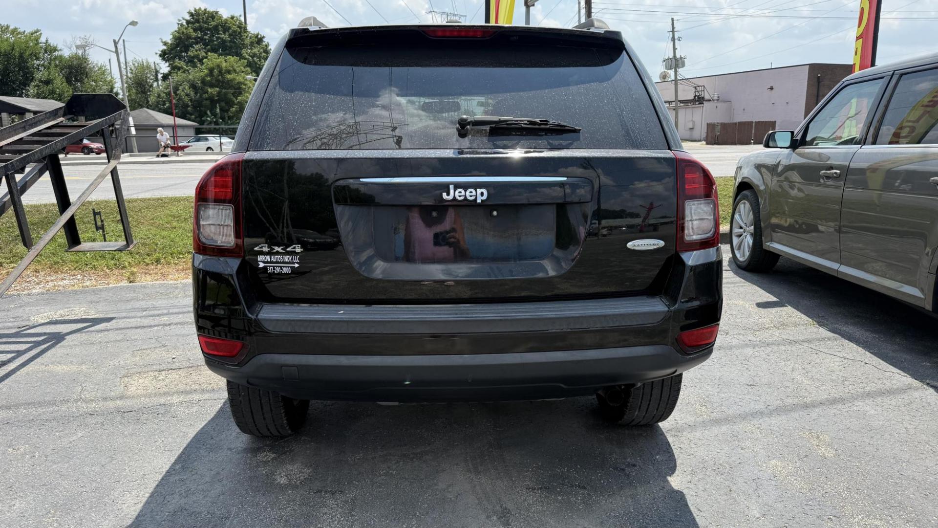 2016 BLACK /BLACK Jeep Compass Latitude 4WD (1C4NJDEB5GD) with an 2.4L L4 DOHC 16V engine, 6A transmission, located at 2710A Westlane Rd., Indianapolis, IN, 46268, (317) 291-2000, 39.885670, -86.208160 - Photo#4