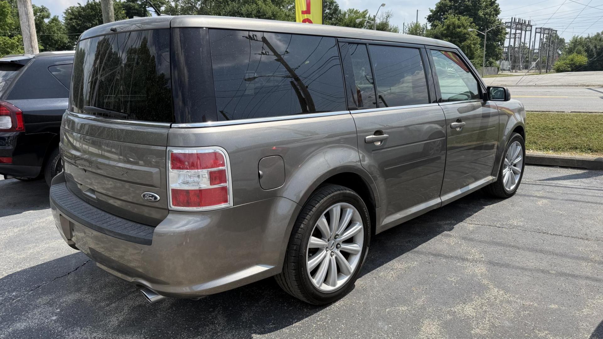 2014 GREEN /BEIGE Ford Flex SEL FWD (2FMGK5C80EB) with an 3.5L V6 DOHC 24V engine, 6-Speed Automatic Overdrive transmission, located at 2710A Westlane Rd., Indianapolis, IN, 46268, (317) 291-2000, 39.885670, -86.208160 - Photo#6