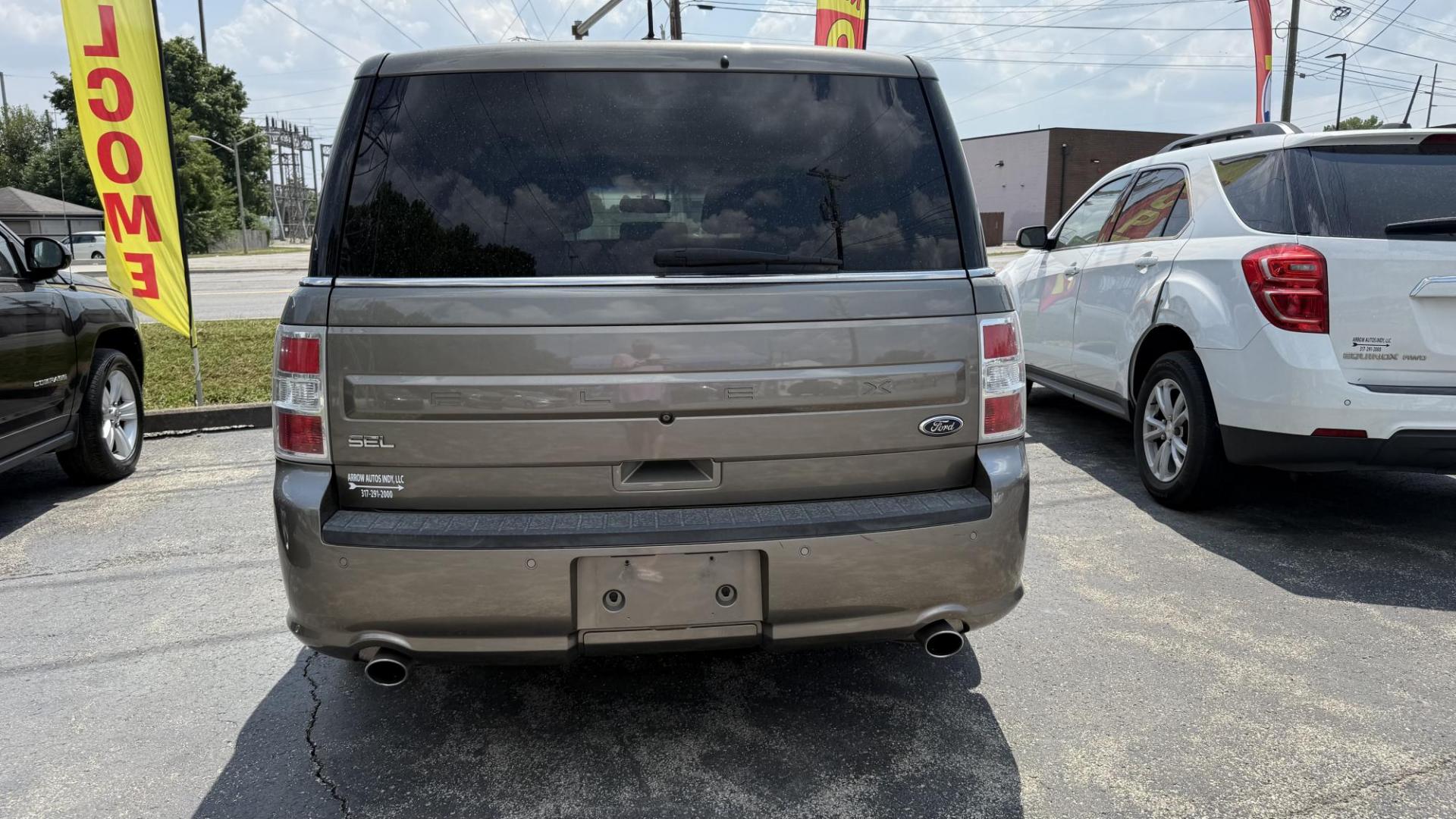 2014 GREEN /BEIGE Ford Flex SEL FWD (2FMGK5C80EB) with an 3.5L V6 DOHC 24V engine, 6-Speed Automatic Overdrive transmission, located at 2710A Westlane Rd., Indianapolis, IN, 46268, (317) 291-2000, 39.885670, -86.208160 - Photo#4