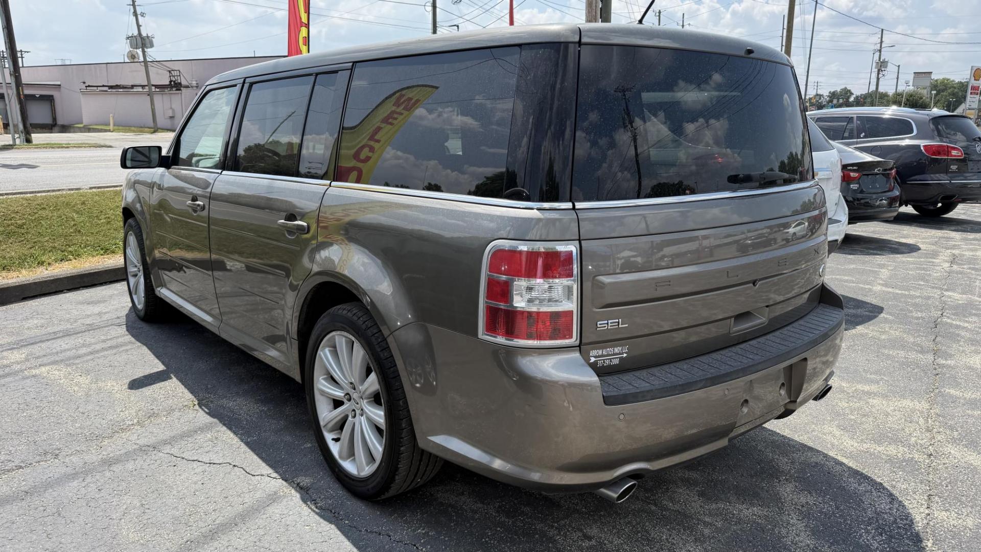2014 GREEN /BEIGE Ford Flex SEL FWD (2FMGK5C80EB) with an 3.5L V6 DOHC 24V engine, 6-Speed Automatic Overdrive transmission, located at 2710A Westlane Rd., Indianapolis, IN, 46268, (317) 291-2000, 39.885670, -86.208160 - Photo#5