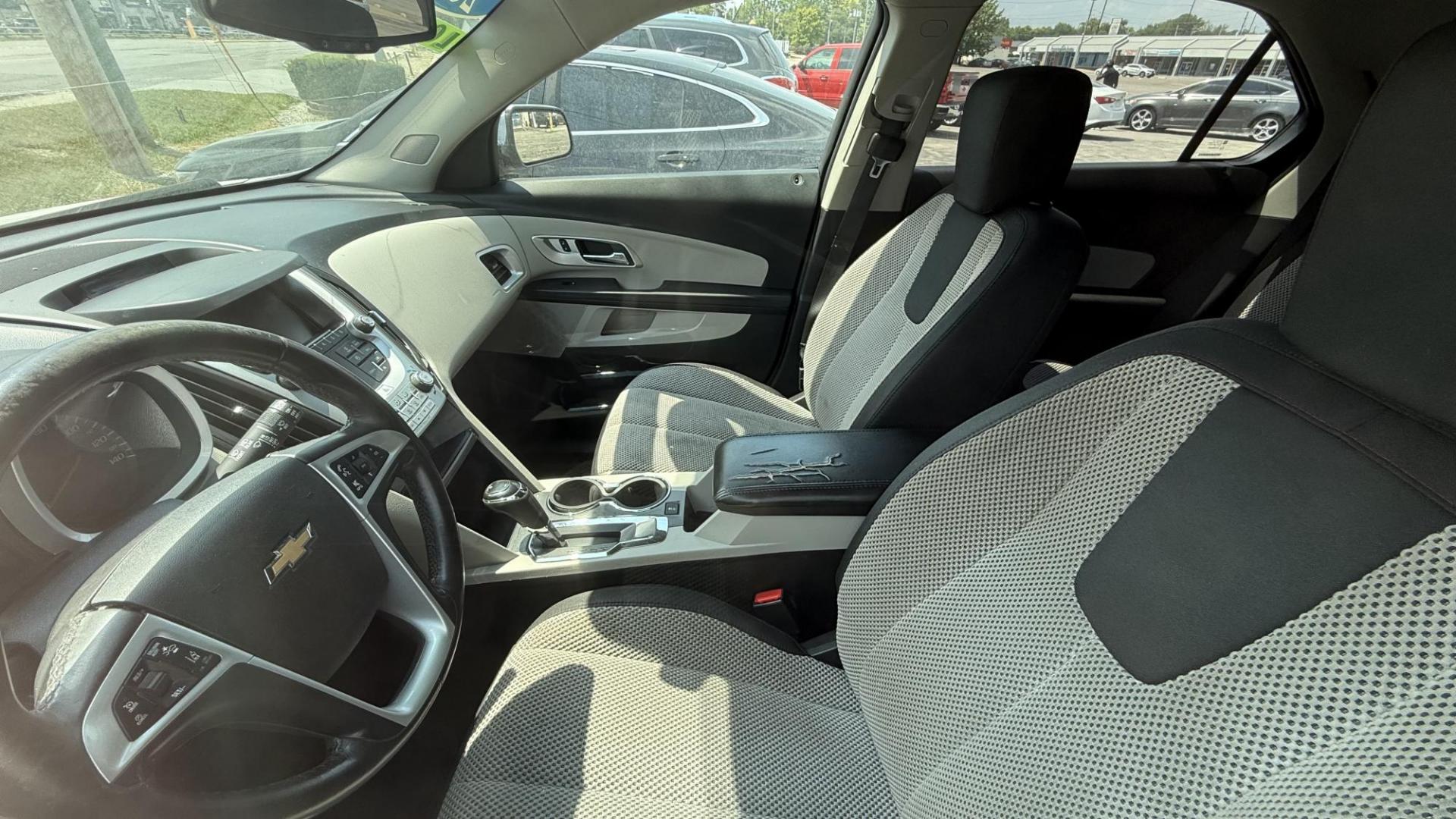 2017 WHITE /BLACK Chevrolet Equinox LT AWD (2GNFLFEKXH6) with an 2.4L L4 DOHC 16V FFV engine, 6A transmission, located at 2710A Westlane Rd., Indianapolis, IN, 46268, (317) 291-2000, 39.885670, -86.208160 - Photo#6