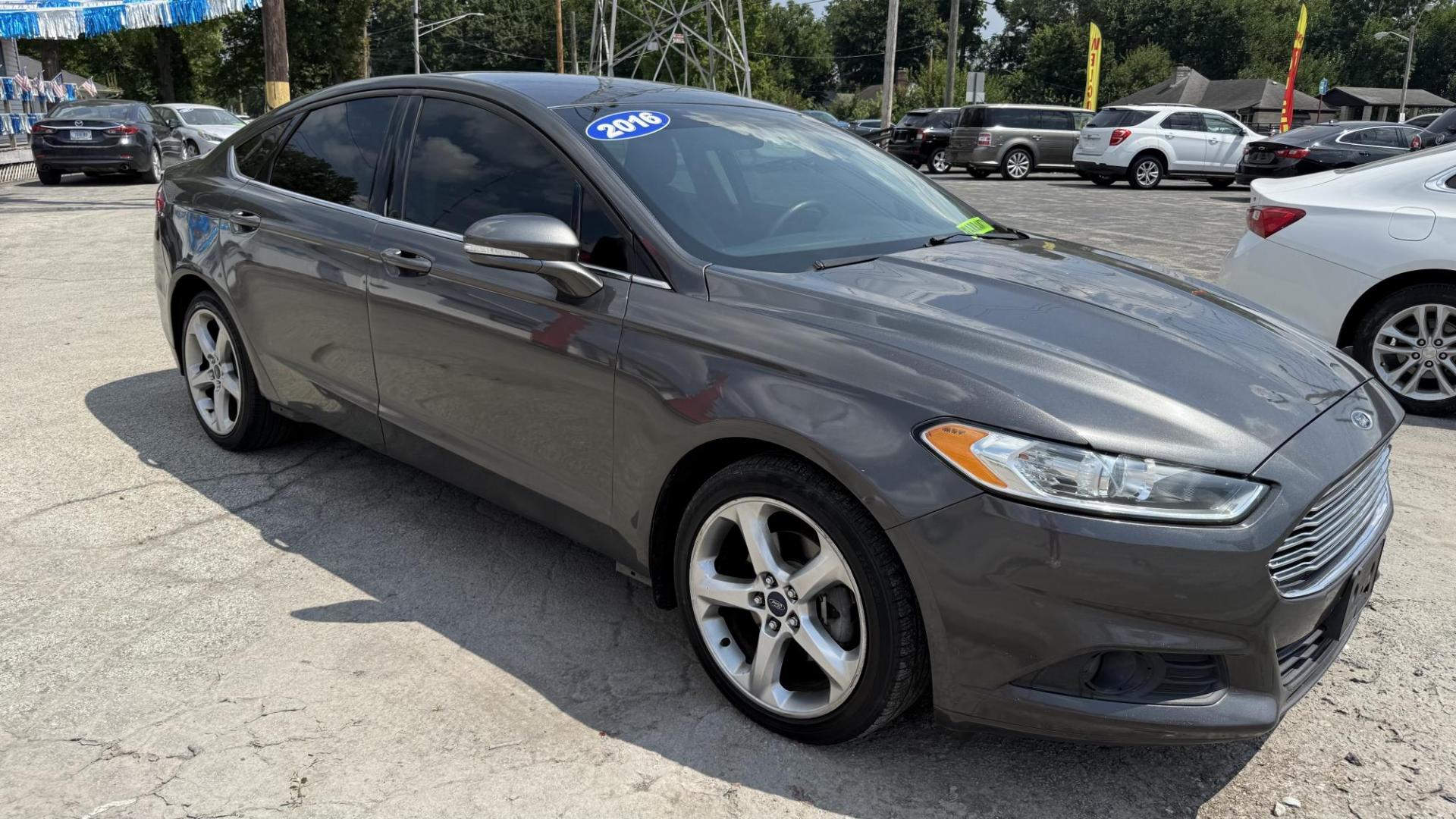 2016 GRAY /GRAY/BLACK Ford Fusion SE (3FA6P0HD3GR) with an 1.5L L4 DOHC 16V engine, 6-Speed Automatic transmission, located at 2710A Westlane Rd., Indianapolis, IN, 46268, (317) 291-2000, 39.885670, -86.208160 - Photo#0