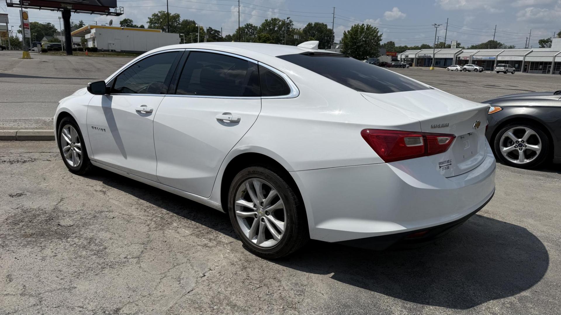 2018 WHITE /BLACK Chevrolet Malibu LT (1G1ZD5ST4JF) with an 1.5L L4 DOHC 16V engine, 6A transmission, located at 2710A Westlane Rd., Indianapolis, IN, 46268, (317) 291-2000, 39.885670, -86.208160 - Photo#3