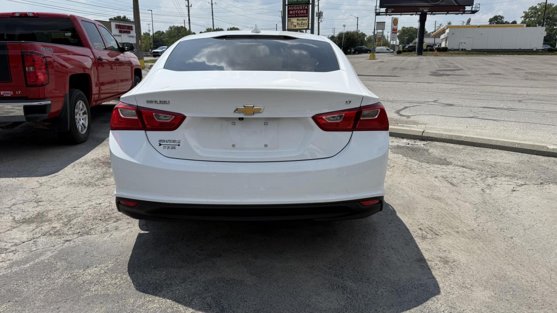 2018 WHITE /BLACK Chevrolet Malibu LT (1G1ZD5ST4JF) with an 1.5L L4 DOHC 16V engine, 6A transmission, located at 2710A Westlane Rd., Indianapolis, IN, 46268, (317) 291-2000, 39.885670, -86.208160 - Photo#4