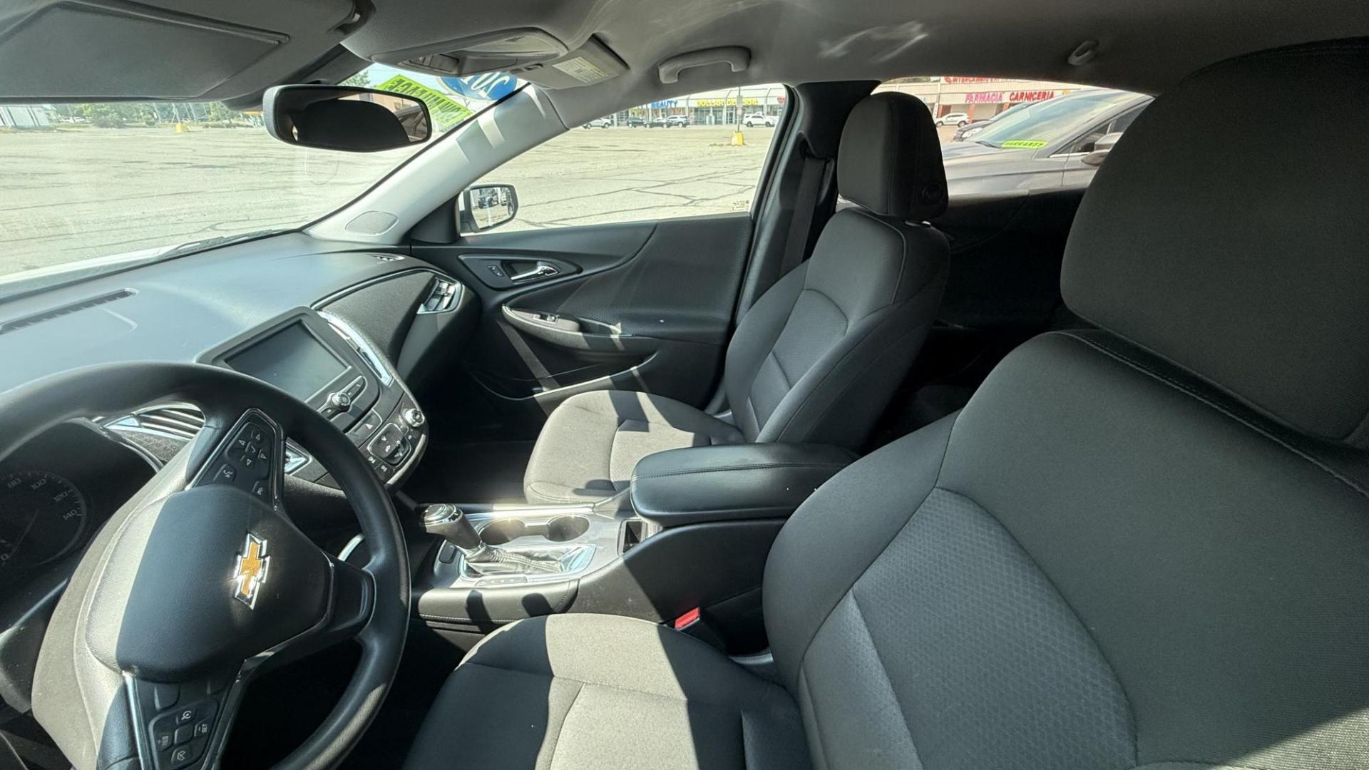 2018 WHITE /BLACK Chevrolet Malibu LT (1G1ZD5ST4JF) with an 1.5L L4 DOHC 16V engine, 6A transmission, located at 2710A Westlane Rd., Indianapolis, IN, 46268, (317) 291-2000, 39.885670, -86.208160 - Photo#6