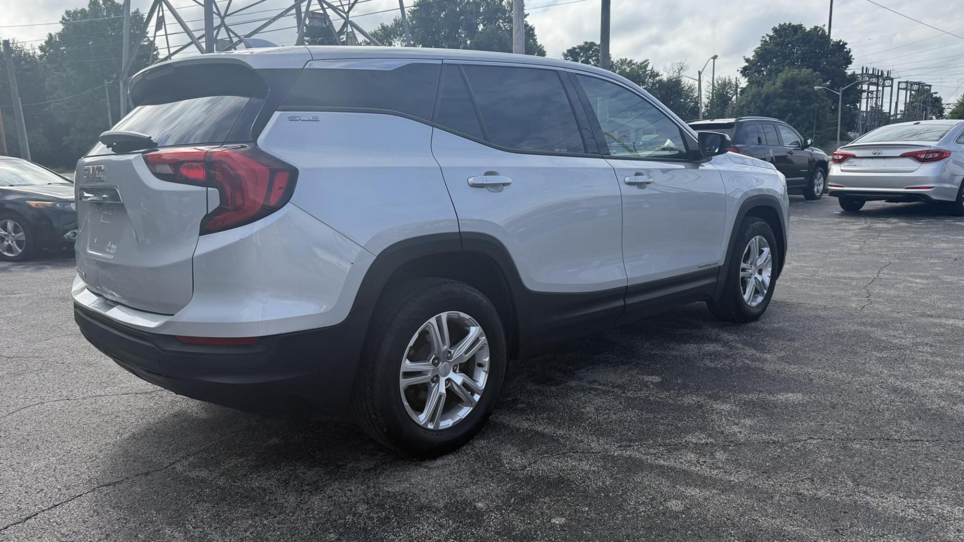 2018 SILVER /BLACK GMC Terrain SLE (3GKALMEV3JL) with an 1.4L L4 DOHC 16V TURBO engine, 6A transmission, located at 2710A Westlane Rd., Indianapolis, IN, 46268, (317) 291-2000, 39.885670, -86.208160 - Photo#3