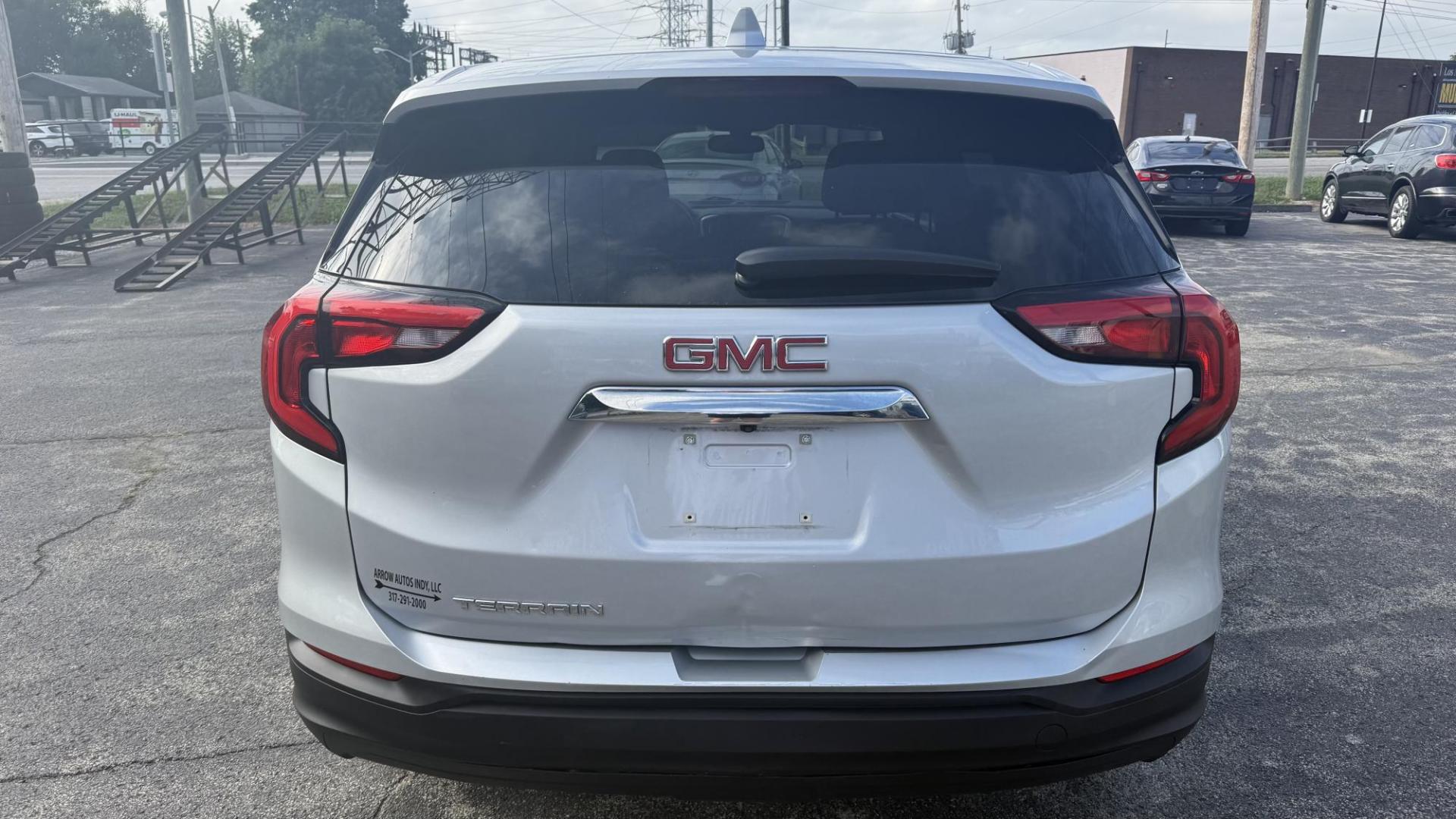 2018 SILVER /BLACK GMC Terrain SLE (3GKALMEV3JL) with an 1.4L L4 DOHC 16V TURBO engine, 6A transmission, located at 2710A Westlane Rd., Indianapolis, IN, 46268, (317) 291-2000, 39.885670, -86.208160 - Photo#6