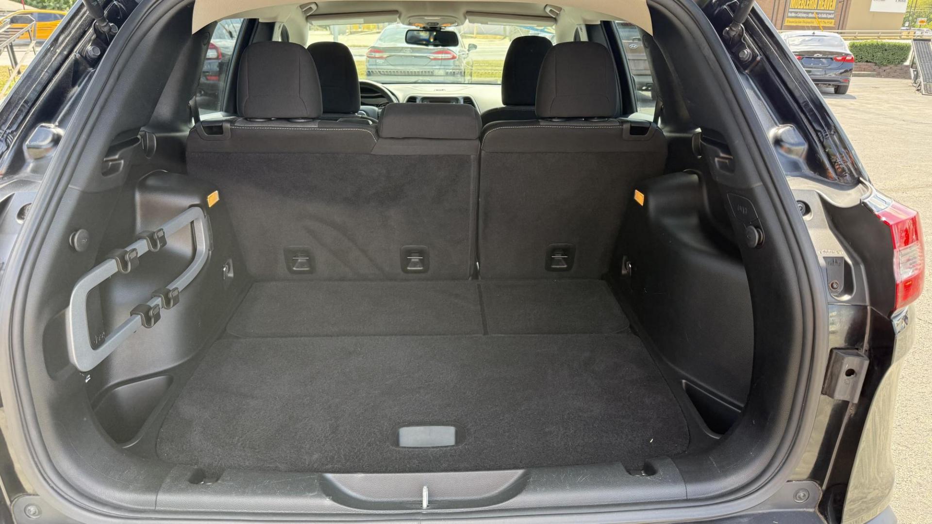 2017 BLACK /GRAY/BLACK Jeep Cherokee Sport FWD (1C4PJLAB4HD) with an 2.4L L4 DOHC 16V engine, 9A transmission, located at 2710A Westlane Rd., Indianapolis, IN, 46268, (317) 291-2000, 39.885670, -86.208160 - Photo#8