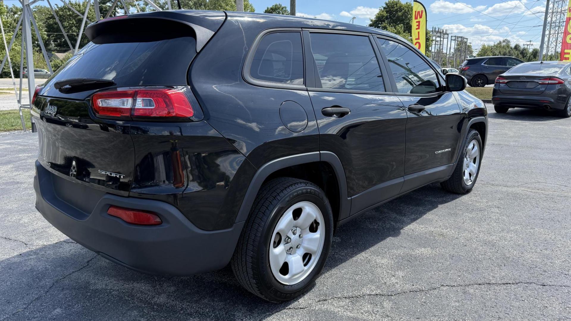 2017 BLACK /GRAY/BLACK Jeep Cherokee Sport FWD (1C4PJLAB4HD) with an 2.4L L4 DOHC 16V engine, 9A transmission, located at 2710A Westlane Rd., Indianapolis, IN, 46268, (317) 291-2000, 39.885670, -86.208160 - Photo#4