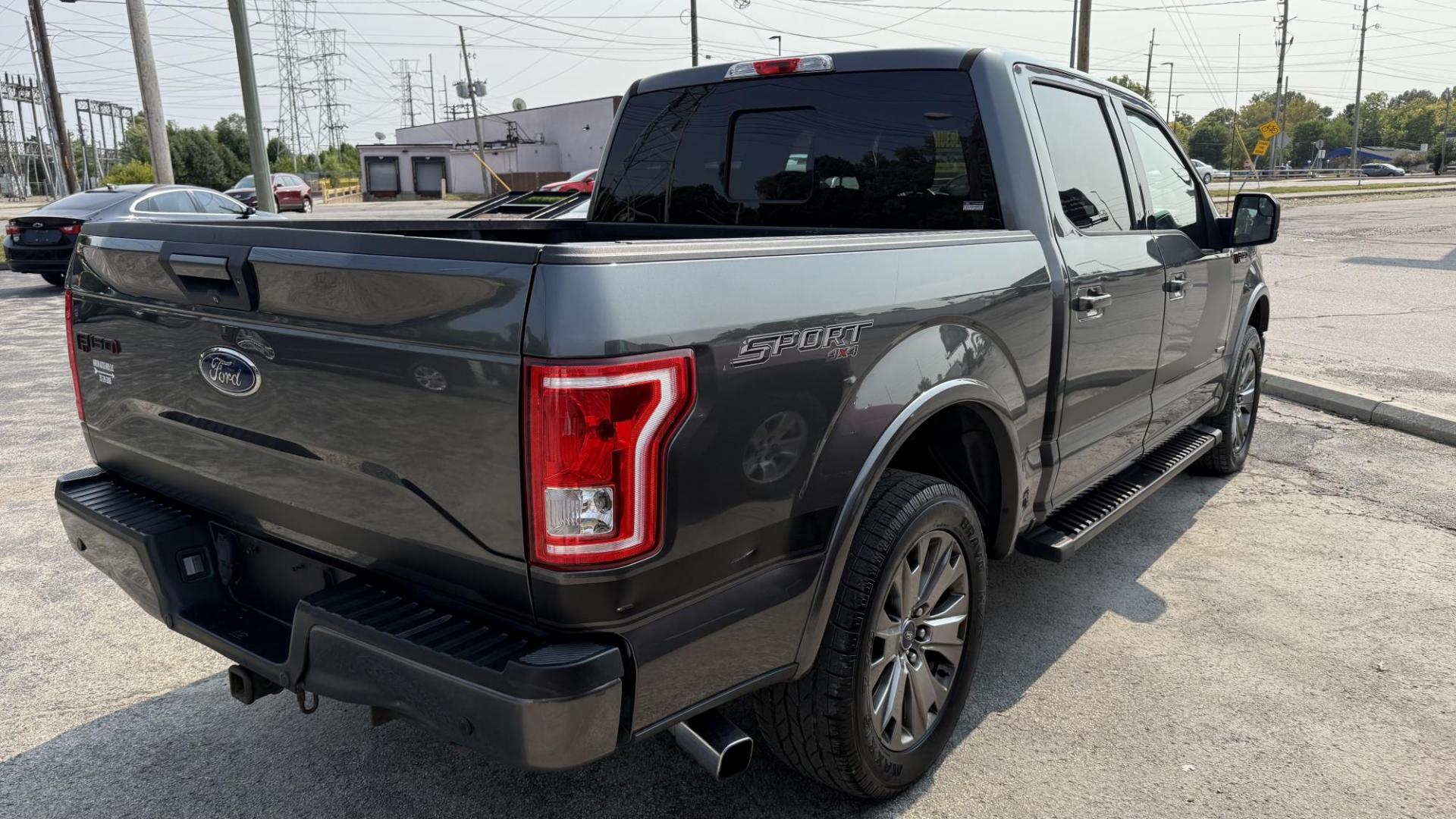2016 DARK GRAY /GRAY/RED Ford F-150 XLT SuperCrew 6.5-ft. Bed 4WD (1FTEW1EP9GF) with an 2.7L V6 DOHC 24V engine, 6A transmission, located at 2710A Westlane Rd., Indianapolis, IN, 46268, (317) 291-2000, 39.885670, -86.208160 - Photo#8
