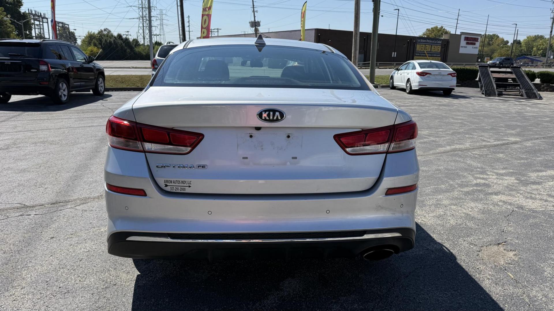 2019 SILVER /BLACK Kia Optima LX (5XXGT4L31KG) with an 2.4L L4 DOHC 16V engine, 6A transmission, located at 2710A Westlane Rd., Indianapolis, IN, 46268, (317) 291-2000, 39.885670, -86.208160 - Photo#4
