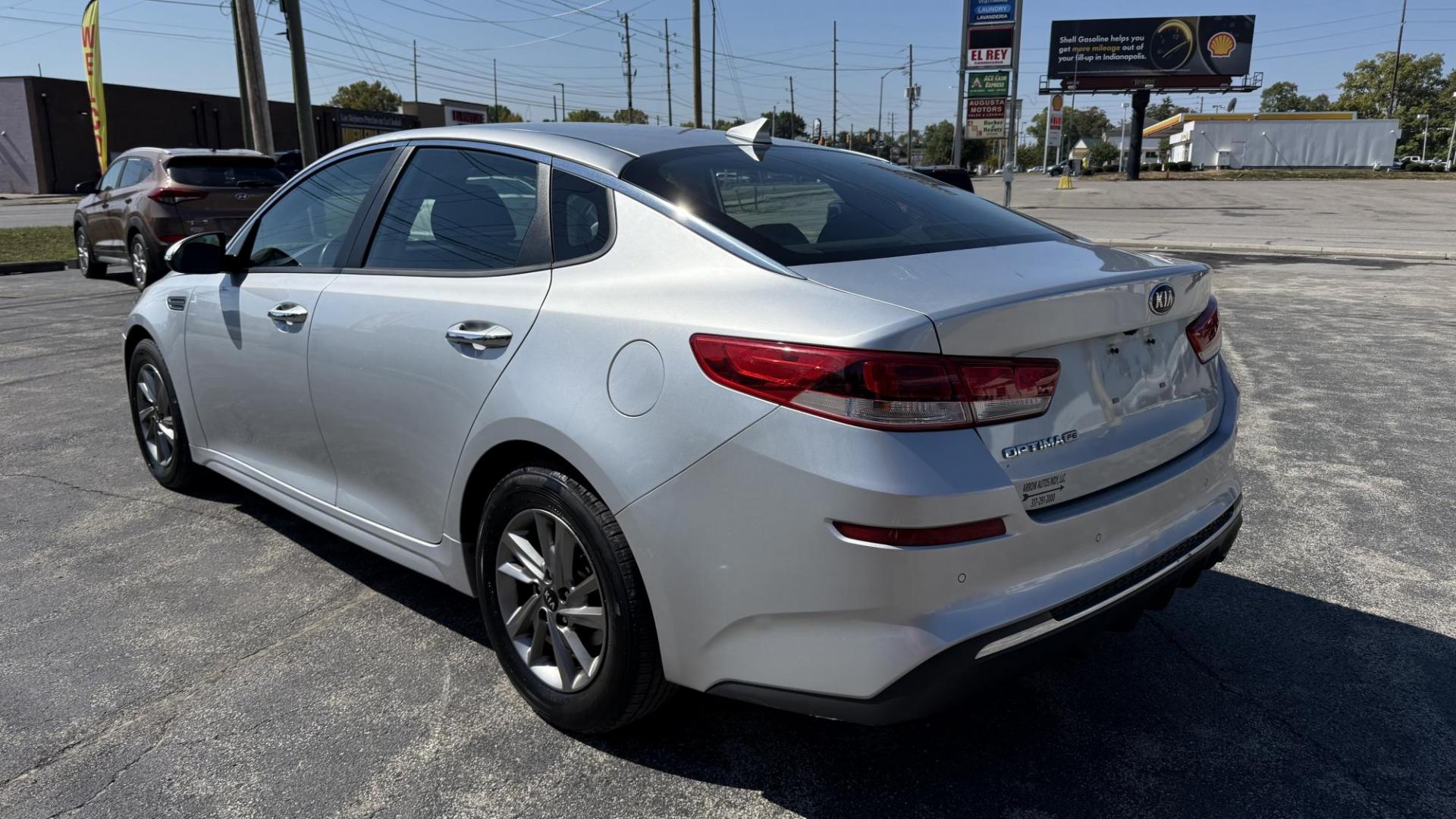 2019 SILVER /BLACK Kia Optima LX (5XXGT4L31KG) with an 2.4L L4 DOHC 16V engine, 6A transmission, located at 2710A Westlane Rd., Indianapolis, IN, 46268, (317) 291-2000, 39.885670, -86.208160 - Photo#5