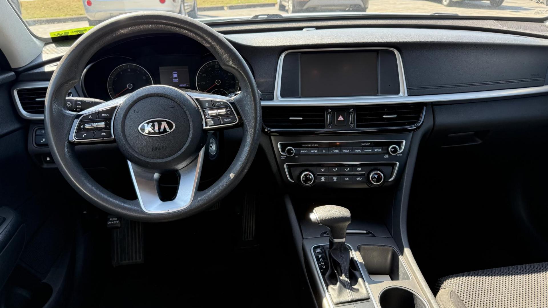 2019 SILVER /BLACK Kia Optima LX (5XXGT4L31KG) with an 2.4L L4 DOHC 16V engine, 6A transmission, located at 2710A Westlane Rd., Indianapolis, IN, 46268, (317) 291-2000, 39.885670, -86.208160 - Photo#6