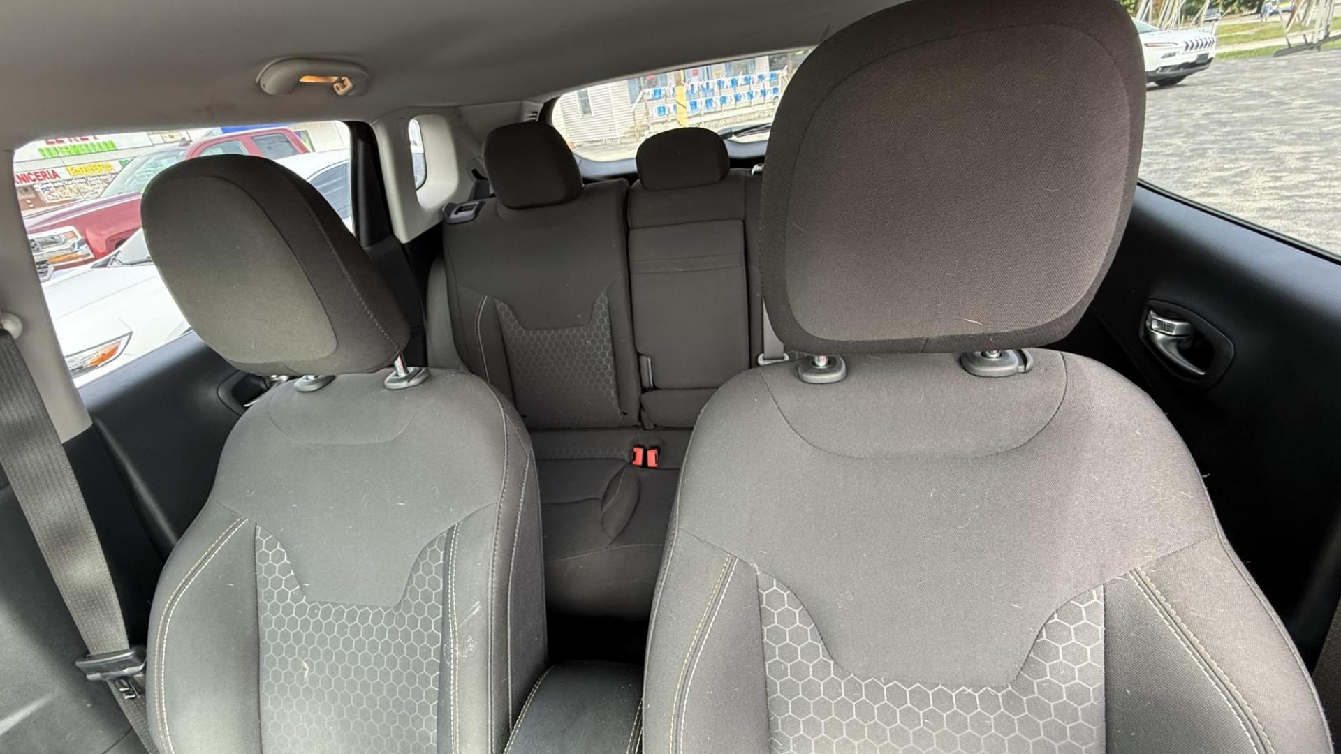 2019 GRAY /BLACK Jeep Compass Sport 4WD (3C4NJDAB9KT) with an 2.4L L4 DOHC 16V engine, 6M AUTOMATIC transmission, located at 2710A Westlane Rd., Indianapolis, IN, 46268, (317) 291-2000, 39.885670, -86.208160 - Photo#5