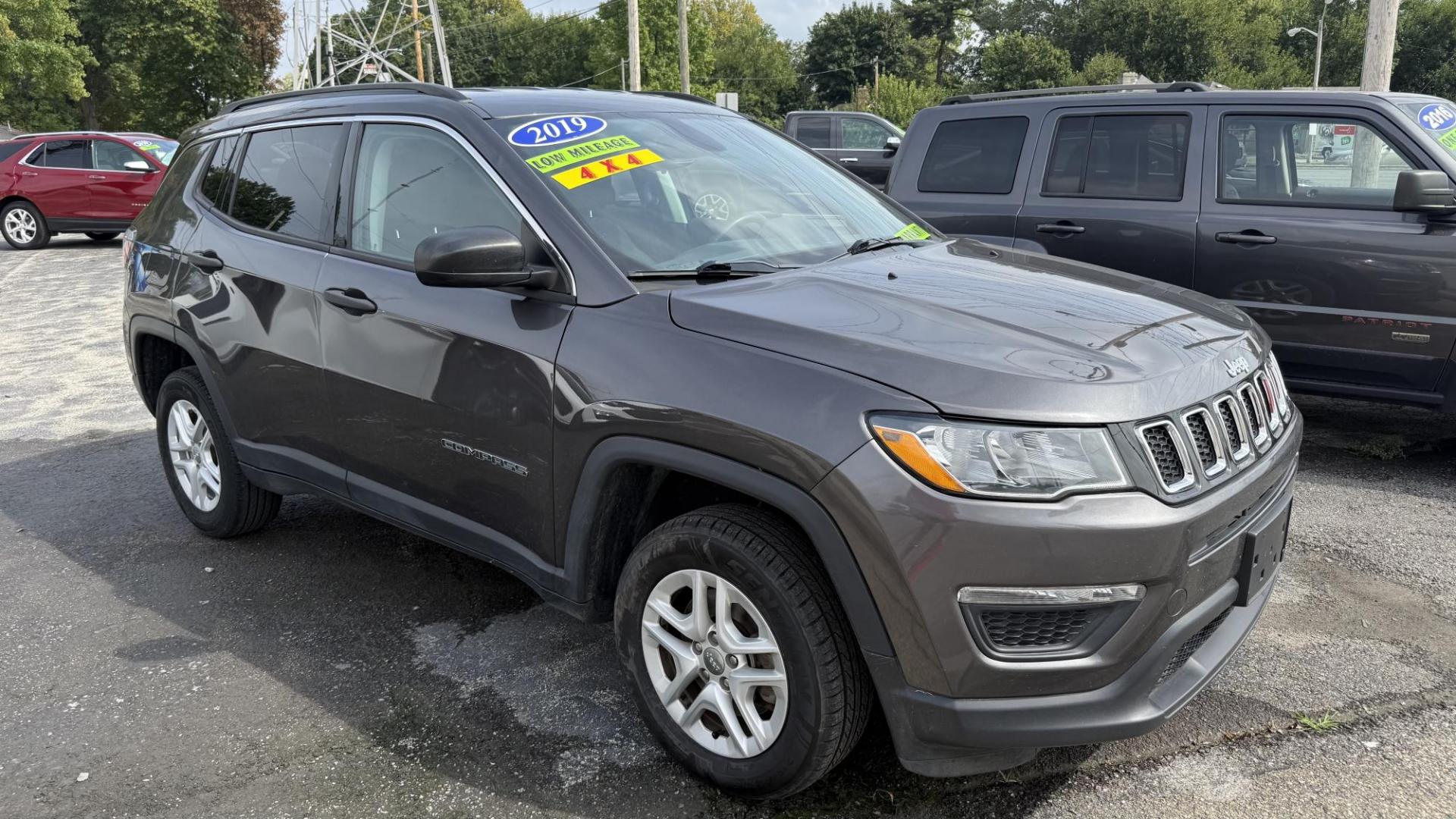 2019 GRAY /BLACK Jeep Compass Sport 4WD (3C4NJDAB9KT) with an 2.4L L4 DOHC 16V engine, 6M AUTOMATIC transmission, located at 2710A Westlane Rd., Indianapolis, IN, 46268, (317) 291-2000, 39.885670, -86.208160 - Photo#0