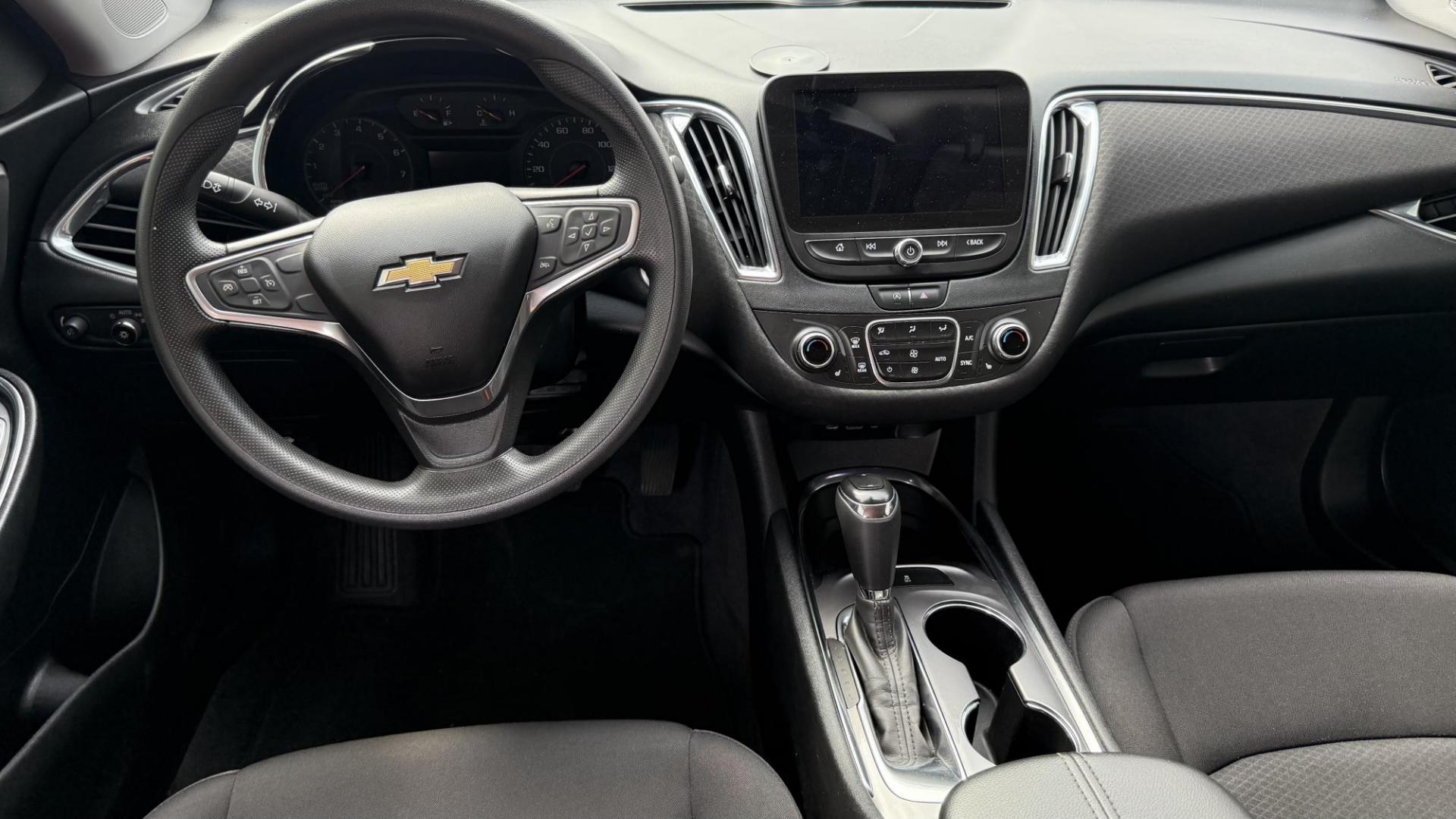 2020 WHITE /BLACK Chevrolet Malibu LT (1G1ZD5ST6LF) with an 1.5L L4 DOHC 16V engine, 6A transmission, located at 2710A Westlane Rd., Indianapolis, IN, 46268, (317) 291-2000, 39.885670, -86.208160 - Photo#6