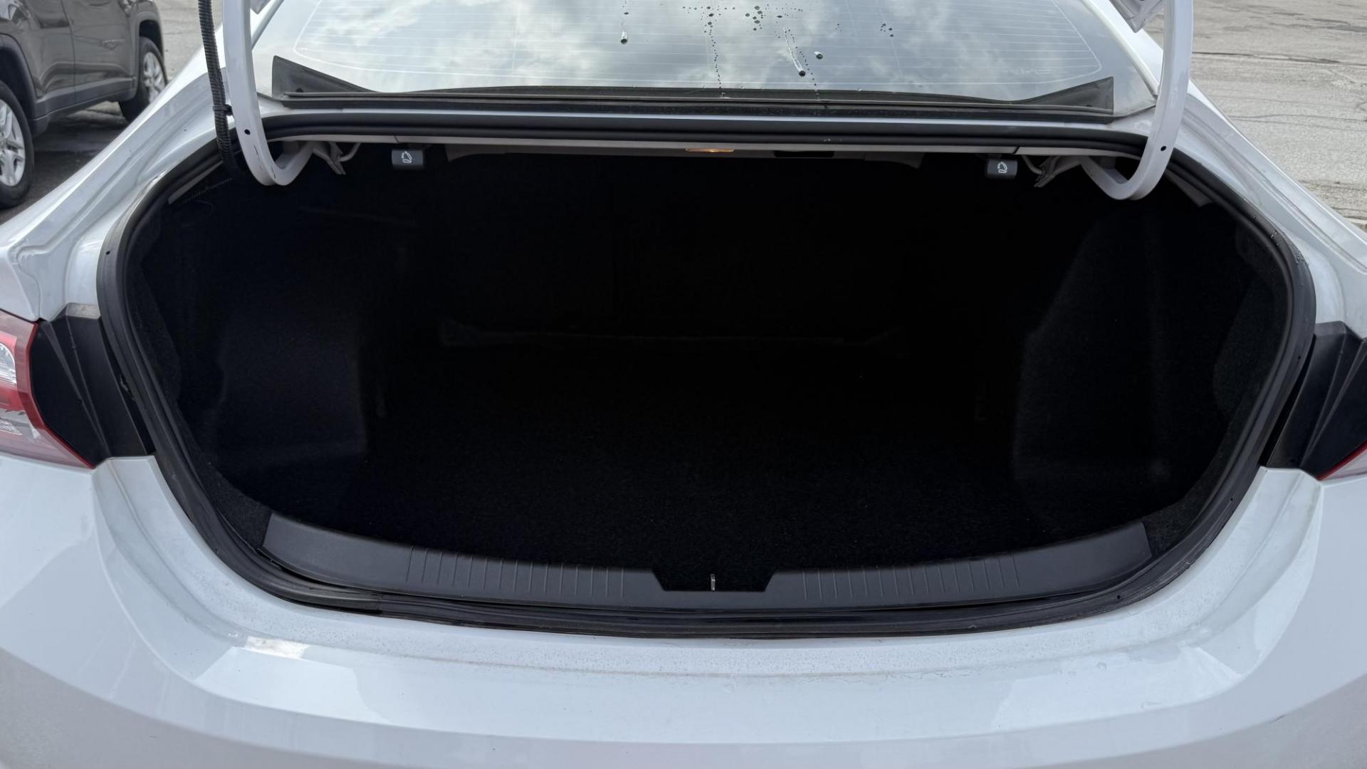 2020 WHITE /BLACK Chevrolet Malibu LT (1G1ZD5ST6LF) with an 1.5L L4 DOHC 16V engine, 6A transmission, located at 2710A Westlane Rd., Indianapolis, IN, 46268, (317) 291-2000, 39.885670, -86.208160 - Photo#8