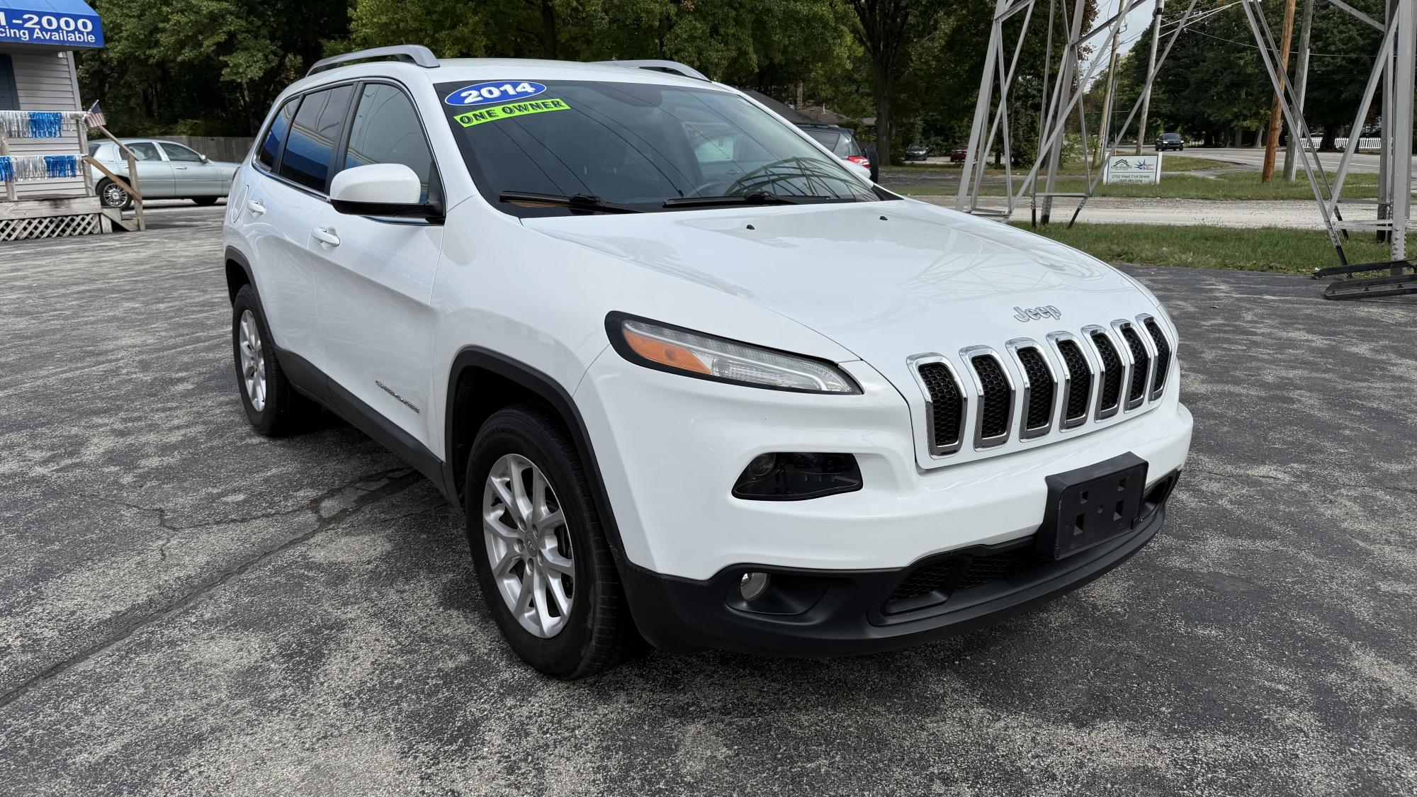 photo of 2014 Jeep Cherokee Latitude 4WD / OUTSIDE FINANCE / WARRANTY, GAP, ROADSIDE ASSISTANCE AVAILABLE