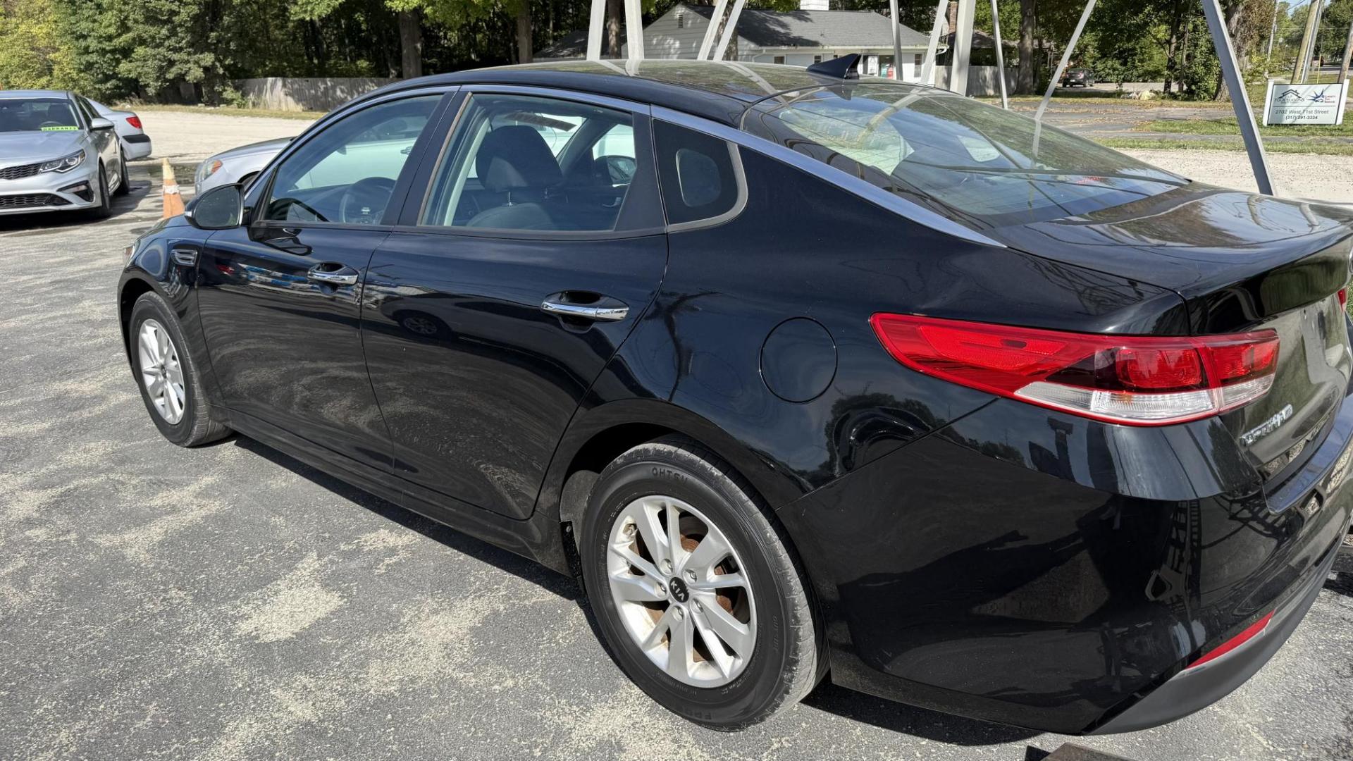 2016 BLACK /GRAY Kia Optima LX (5XXGT4L39GG) with an 2.4L L4 DOHC 16V engine, 6A transmission, located at 2710A Westlane Rd., Indianapolis, IN, 46268, (317) 291-2000, 39.885670, -86.208160 - Photo#3